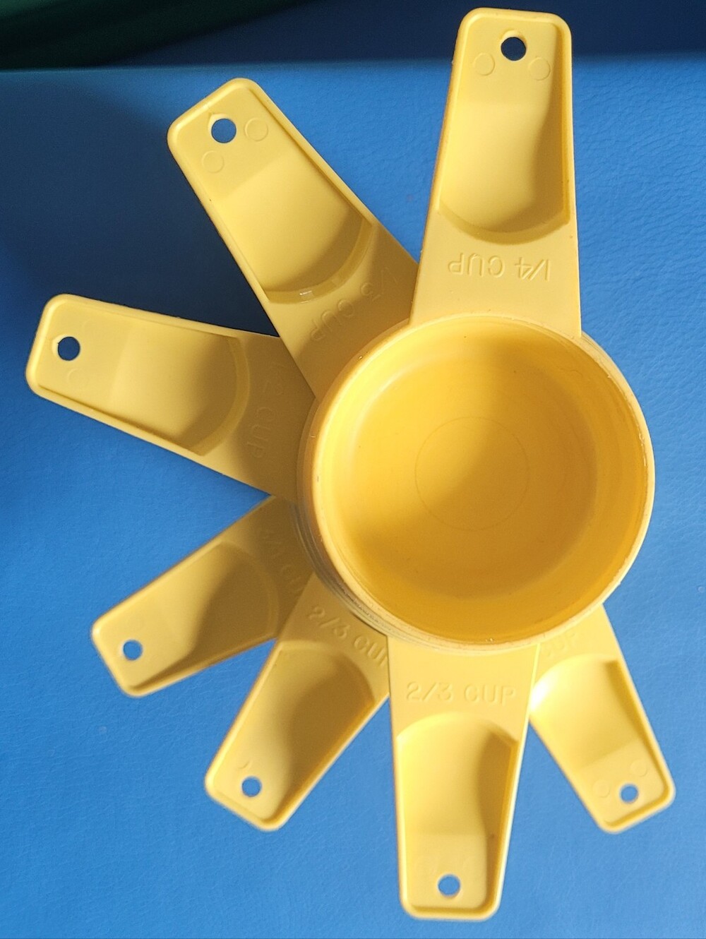 Vtg Tupperware Yellow Plastic Measuring Cup Set 7-Piece Nesting Handles Marked